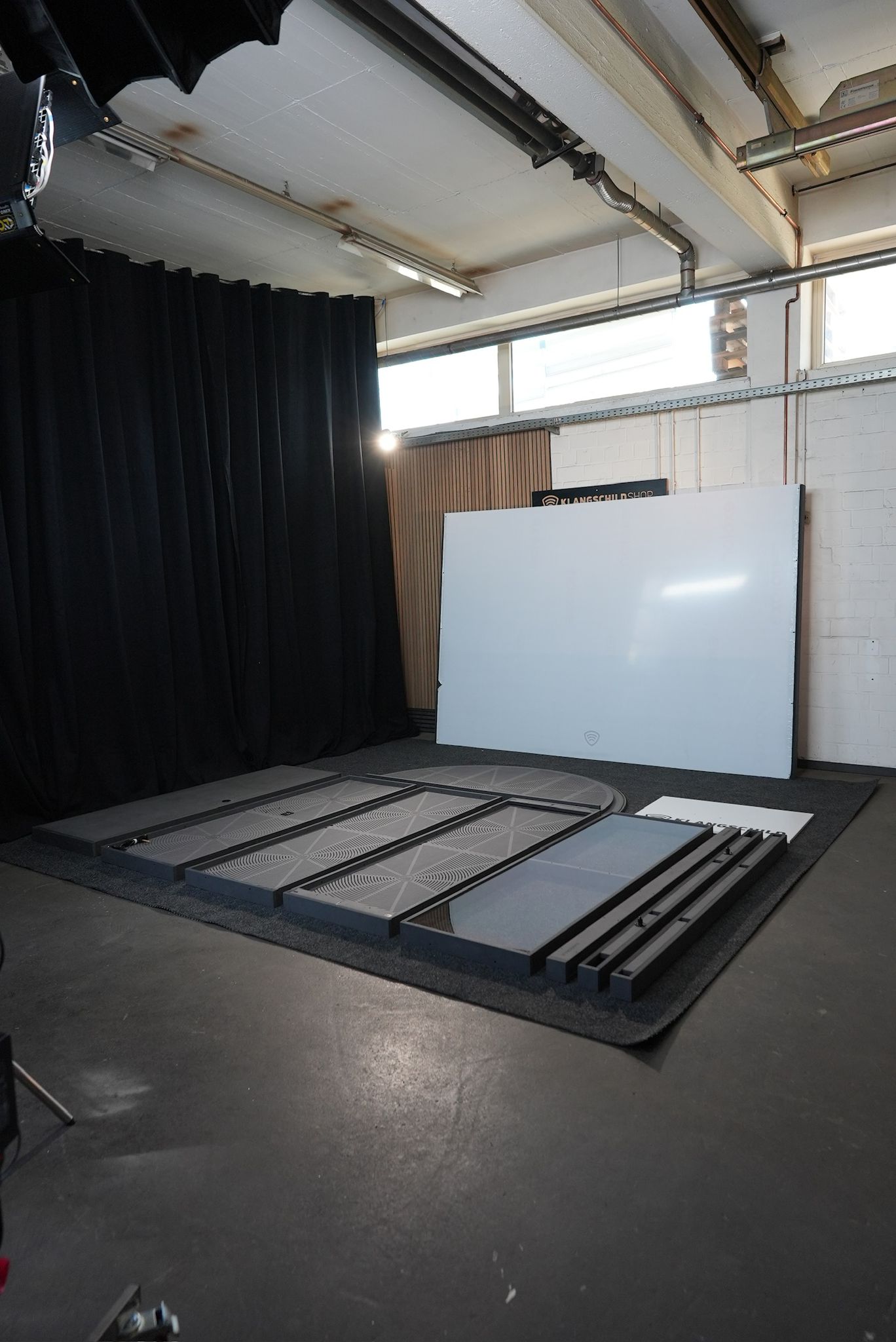 Werkzeuglose Montage von Klangschild Modulen